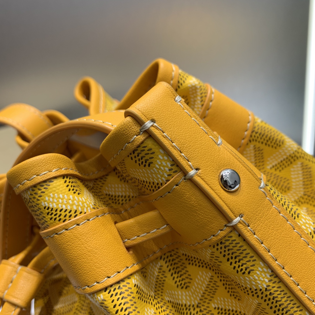 Petit Flot Bucket Bag In Yellow